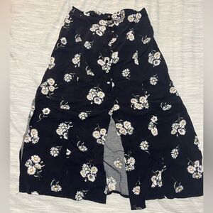 Divided brand ladies skirt. Size 6.